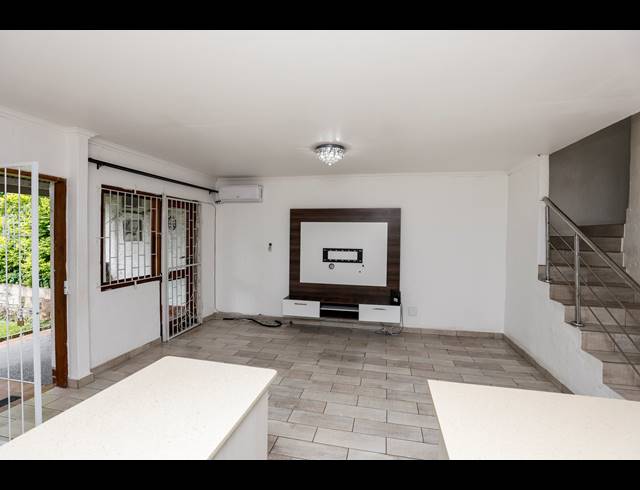 3 BEDROOM TOWNHOUSE TO LET IN MANOR GARDENS